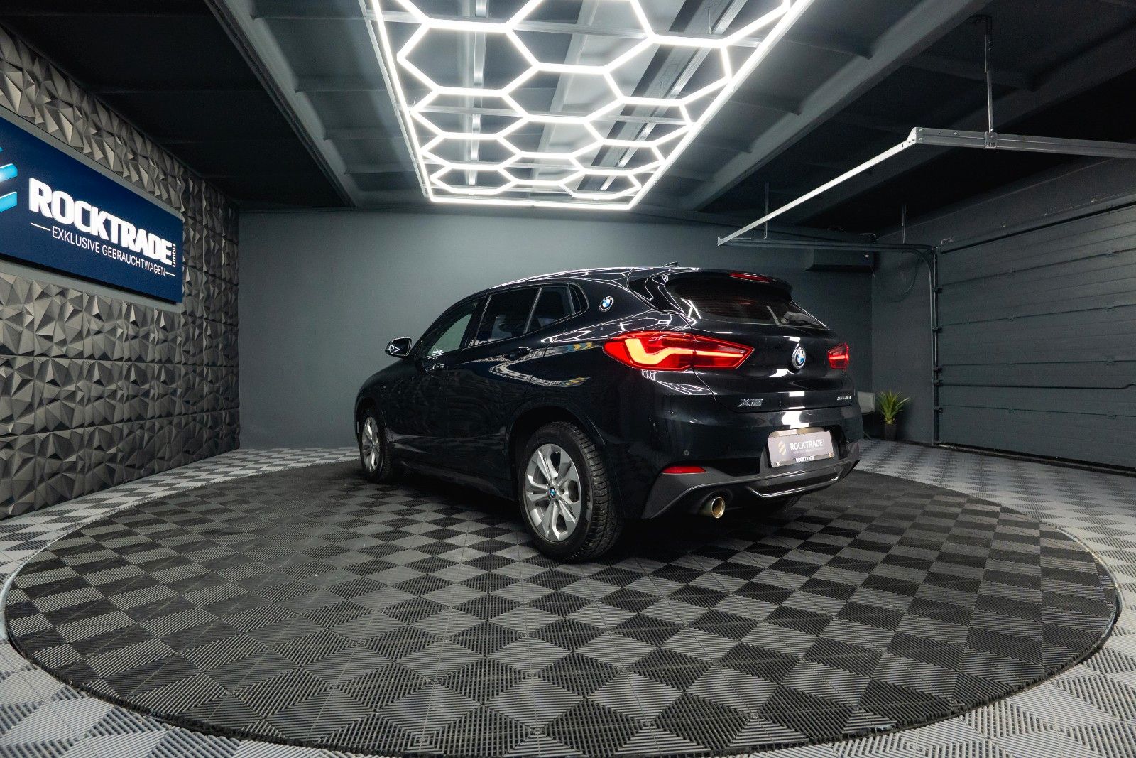 Fahrzeugabbildung BMW X2 sDrive 18i M Sport Automatik *Alcantara*LED*
