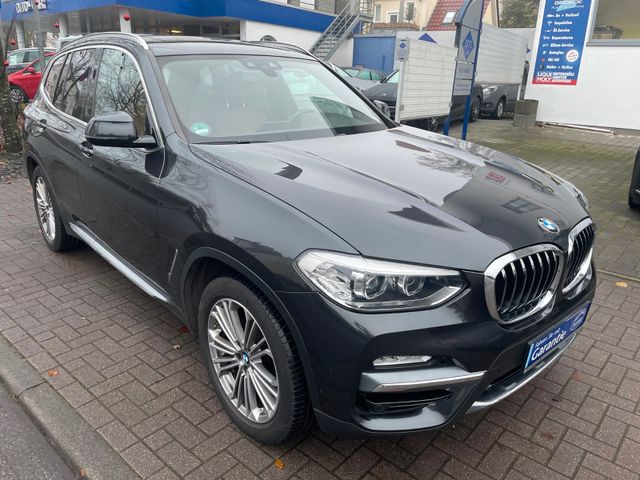 BMW X3 xDrive 2.0 i Luxury Line/Panorama/AHK/Navi