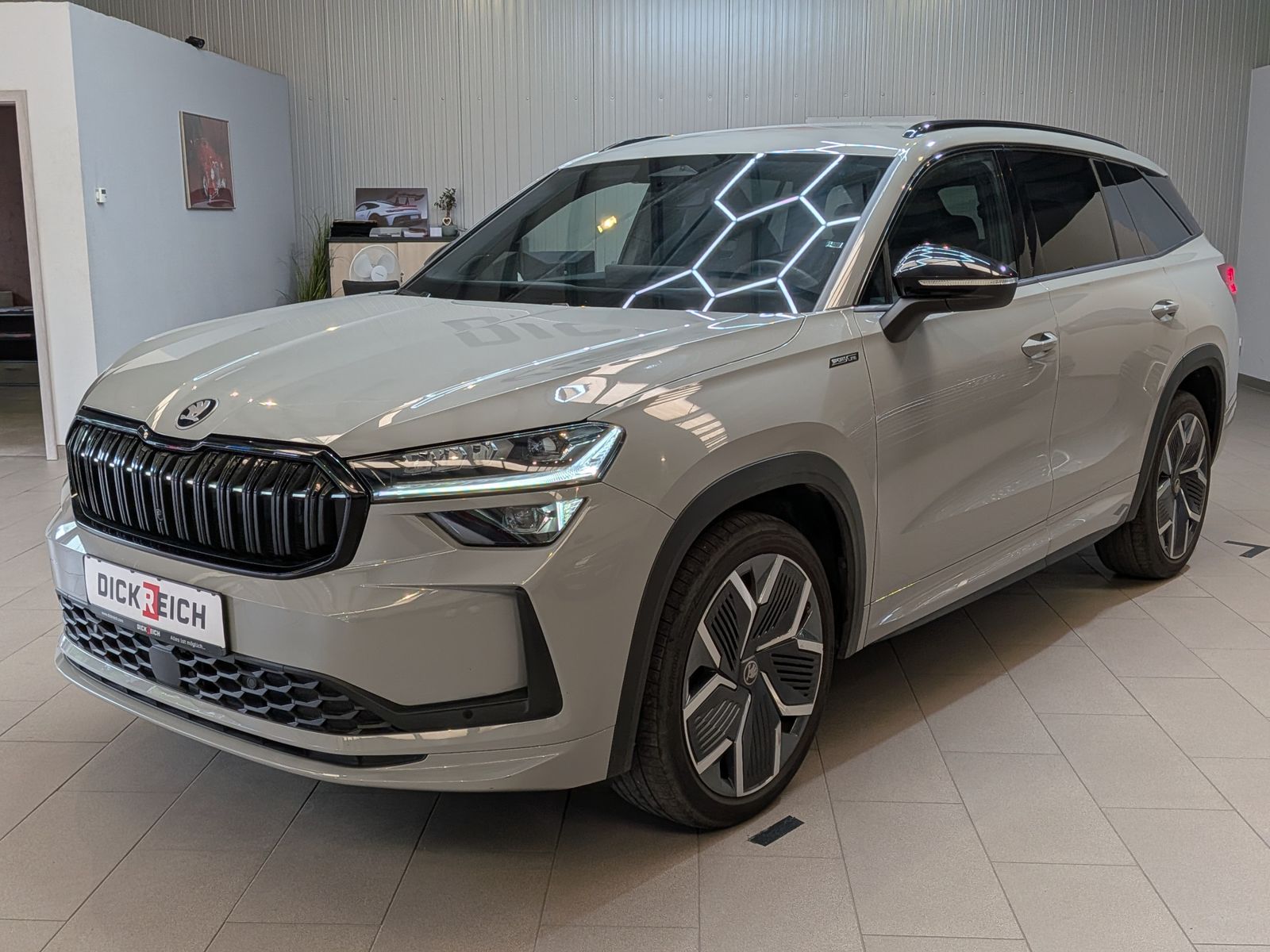 Fahrzeugabbildung SKODA Kodiaq 2.0TDI SPORTLINE*MEMOR*CAM*LED*ACC*7-SITZ