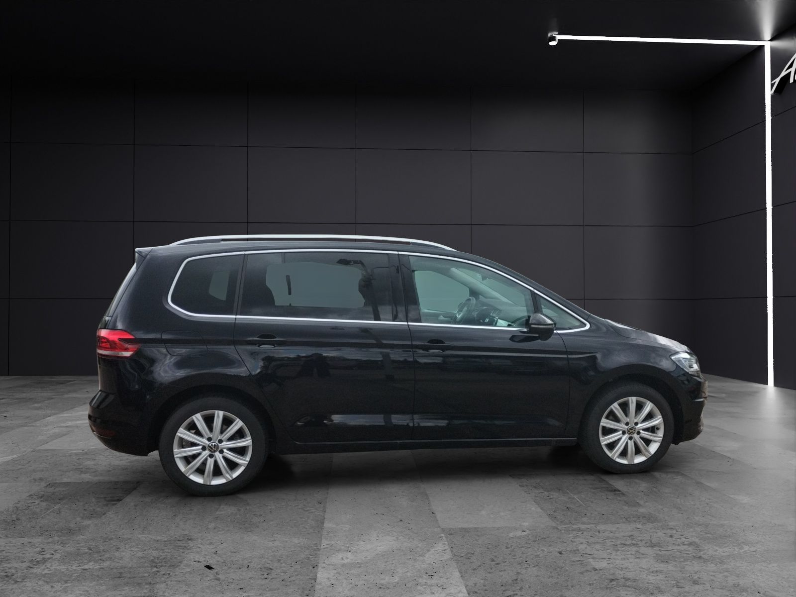 Fahrzeugabbildung Volkswagen Touran TDI Highline DSG LED AHK Navi AID ACC RFK