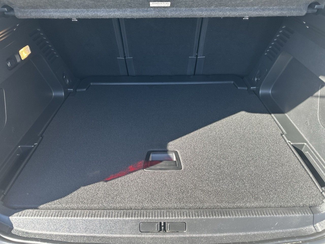 Fahrzeugabbildung Citroën C5 Aircross Hybrid 136 -DSC6 Max - mit KI generiert/bearbeitet