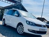 Volkswagen Sharan Highline BMT *LEDER*7SITZE*KAMERA*DSG* - Volkswagen Sharan aus 2010