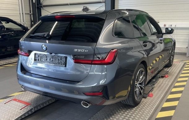 Fahrzeugabbildung BMW 330 e Touring Aut.Sport Line HEADUP PROFESSIONAL