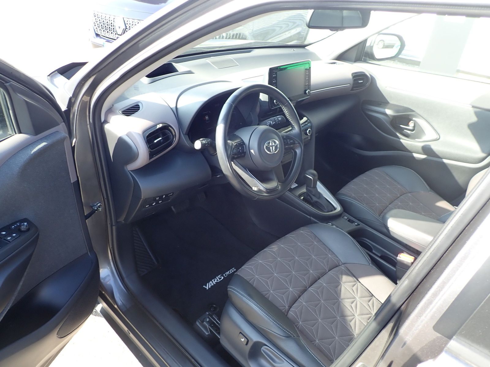 Fahrzeugabbildung Toyota Yaris Cross Hybrid FWD Elegant