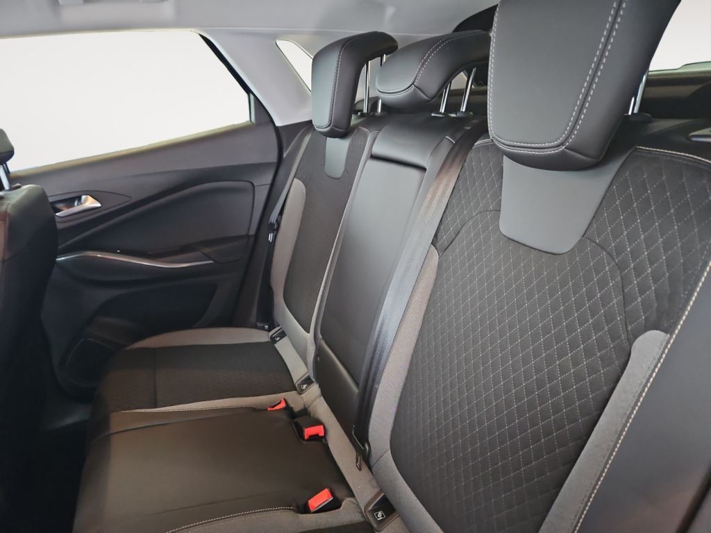 Fahrzeugabbildung Opel Grandland X 1.2 Start/Stop Edition