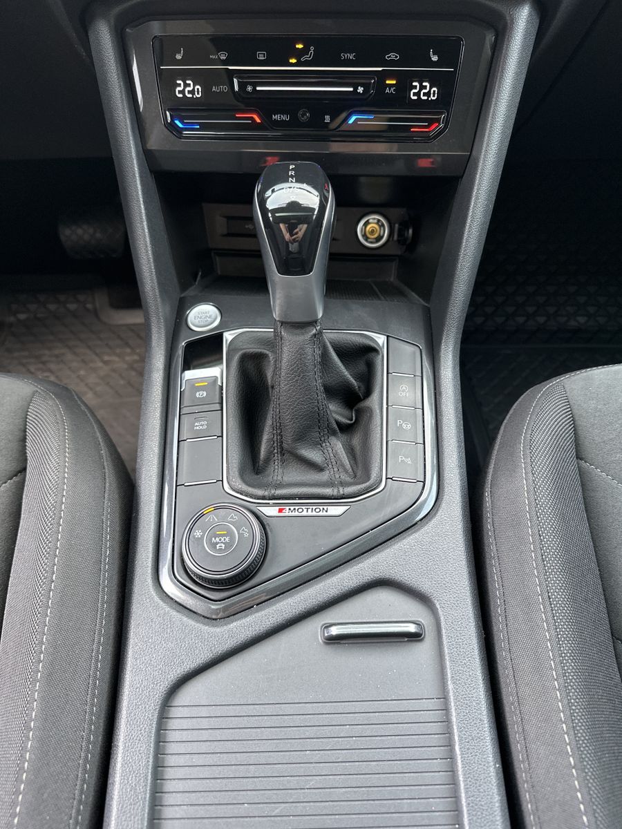 Fahrzeugabbildung Volkswagen Tiguan Allspace 4M Elegance NAV+MATRIX+AHK+PANO