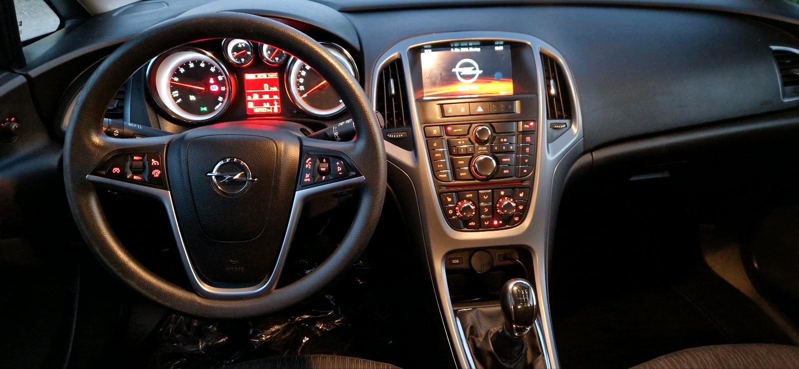 Opel Astra 2015 — photo 9