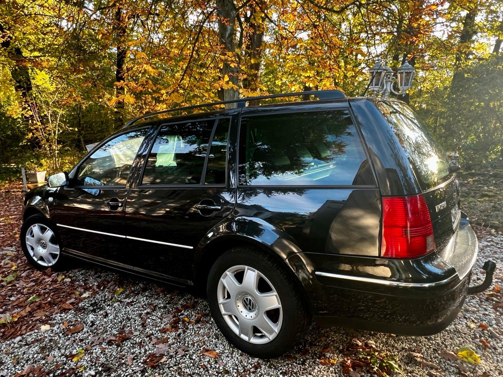 Volkswagen Bora 2004 — rear view