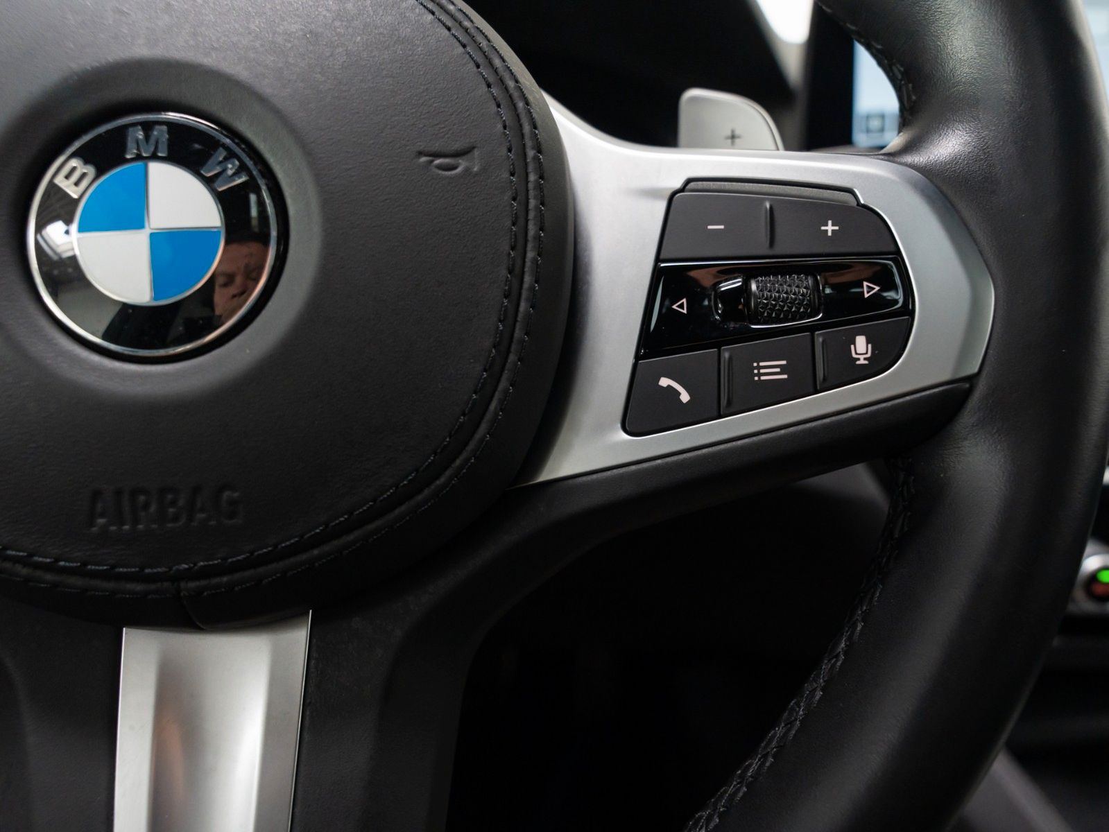 Fahrzeugabbildung BMW 540d xD M Sport Panorama 360° HUD H/K DAB AHK