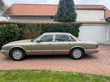 Jaguar Daimler 6.0 Double Six Auto Double Six - Jaguar Daimler mit Benzin-Antrieb