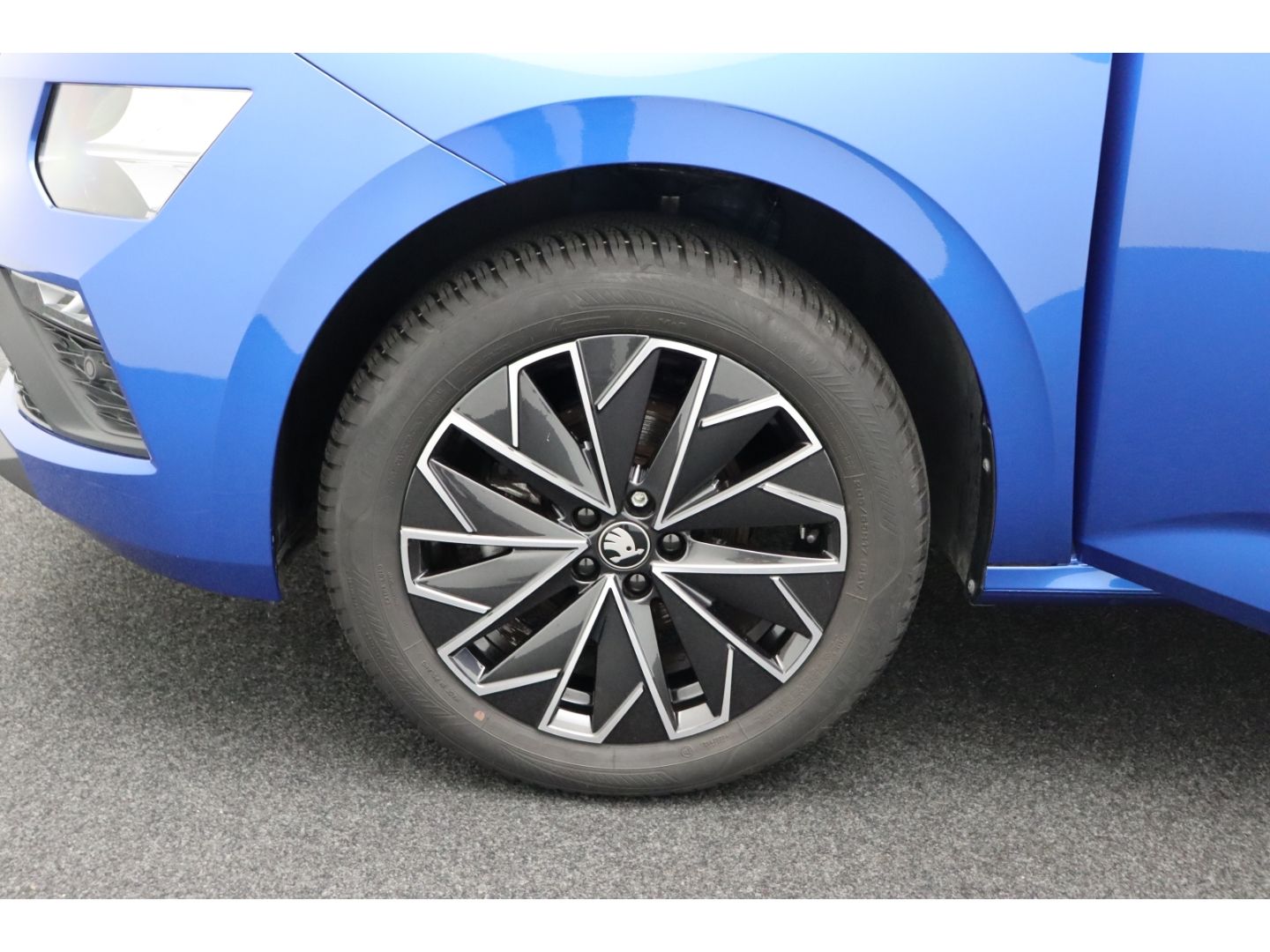 Fahrzeugabbildung SKODA Kamiq 1.0 Selection Kamera SHZ Einparkhilfe vorn