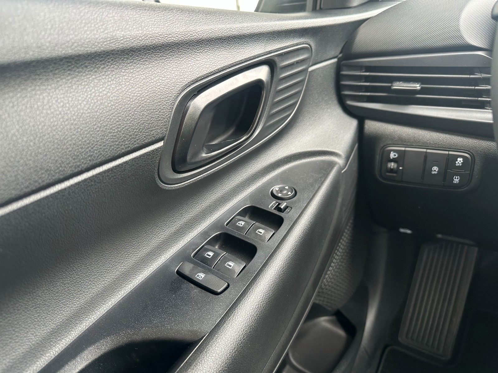 Fahrzeugabbildung Hyundai i20 Select 100PS Navi/PDC/kamera!