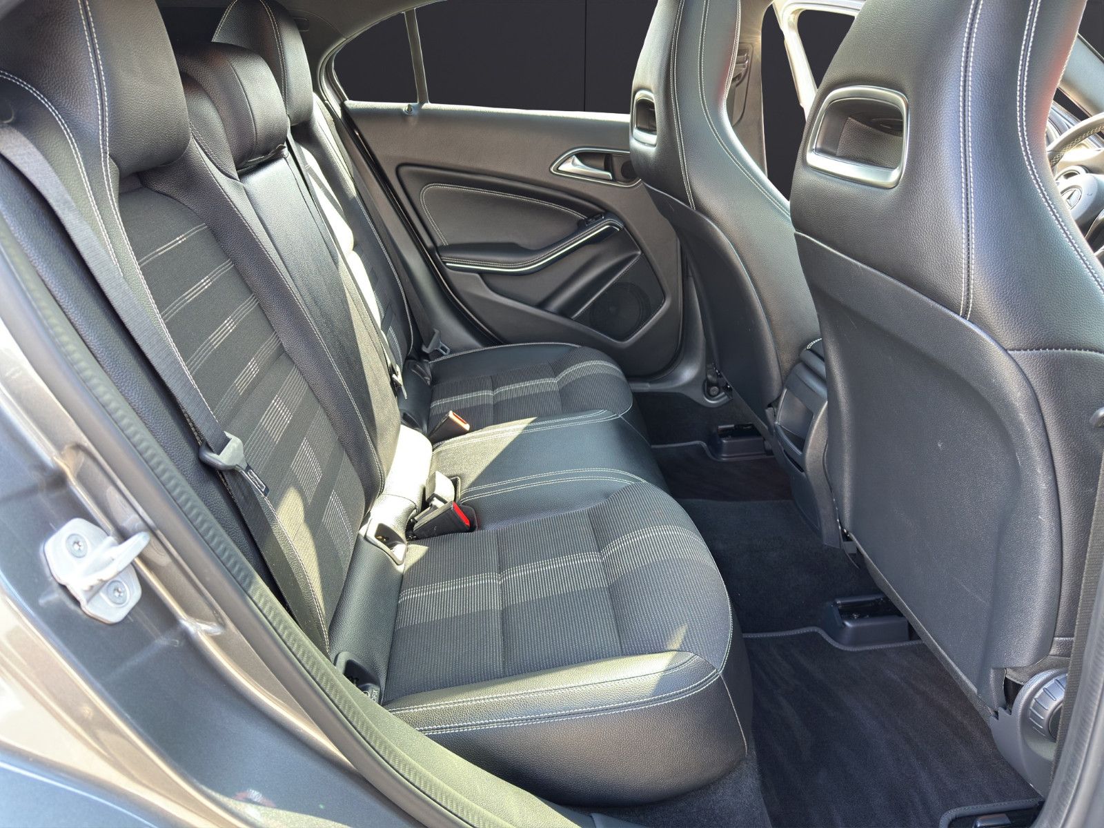 Fahrzeugabbildung Mercedes-Benz A 250*LED*Panorama*Navi*Cam*PDC*Sport*