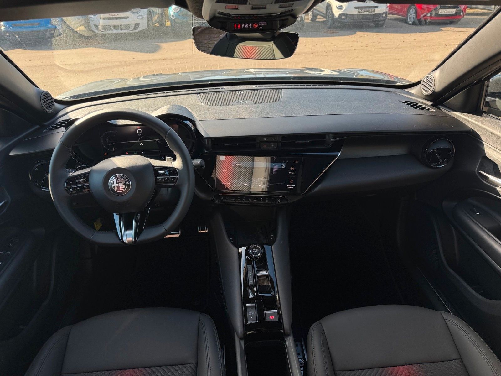 Fahrzeugabbildung Alfa Romeo Junior Ibrida Speciale 145PS Navi Kamera Massage
