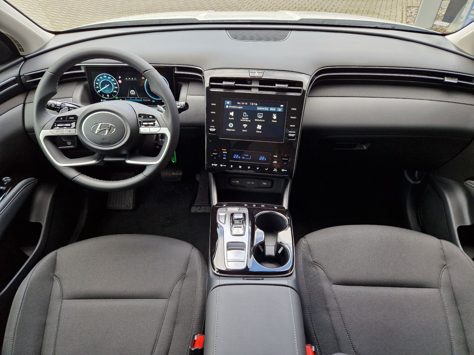 Fahrzeugabbildung Hyundai TUCSON Hybrid 1.6 T-GDi 230PS Automatik LED +WKR