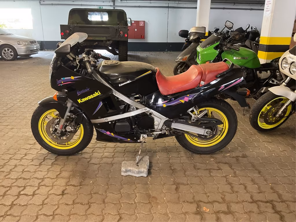 Kawasaki GPZ600R 