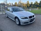 BMW 381i Touring Klima Navi Panora. Xenon PDC 1.Hand - BMW 318 aus 2011: Kombi