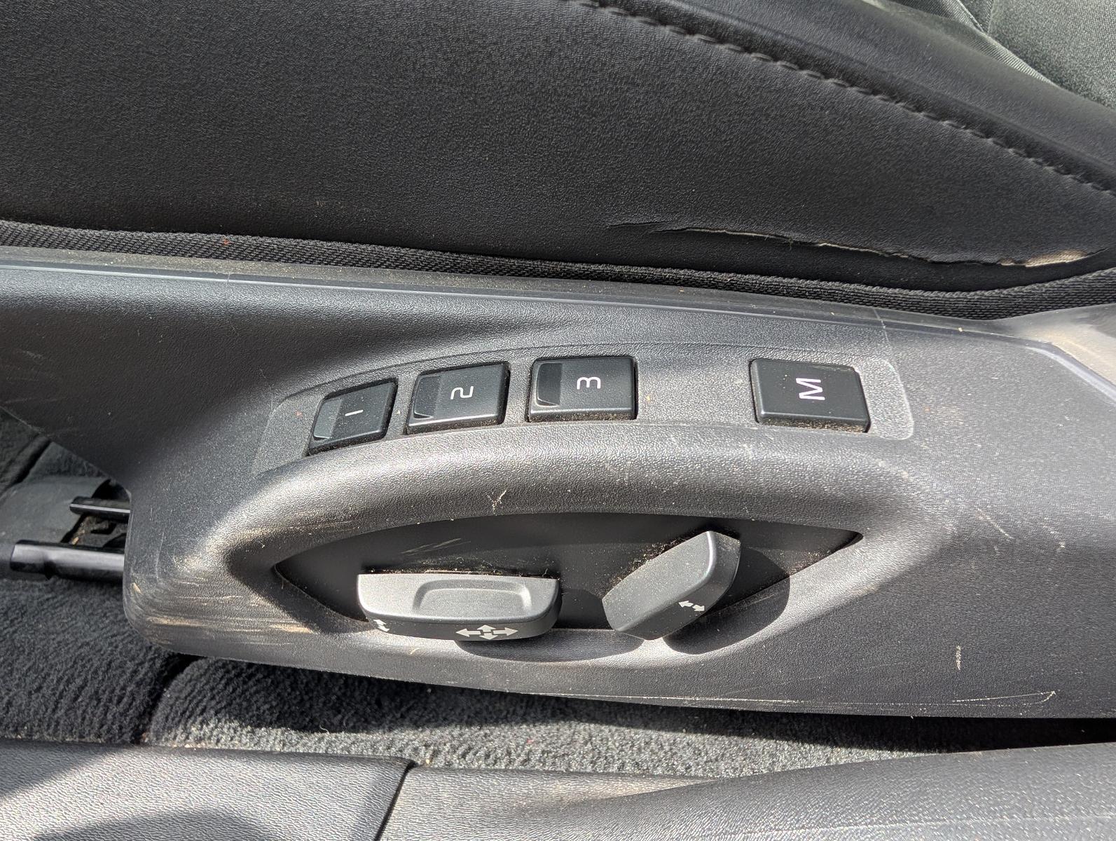 Volvo V70 2012 — photo 8
