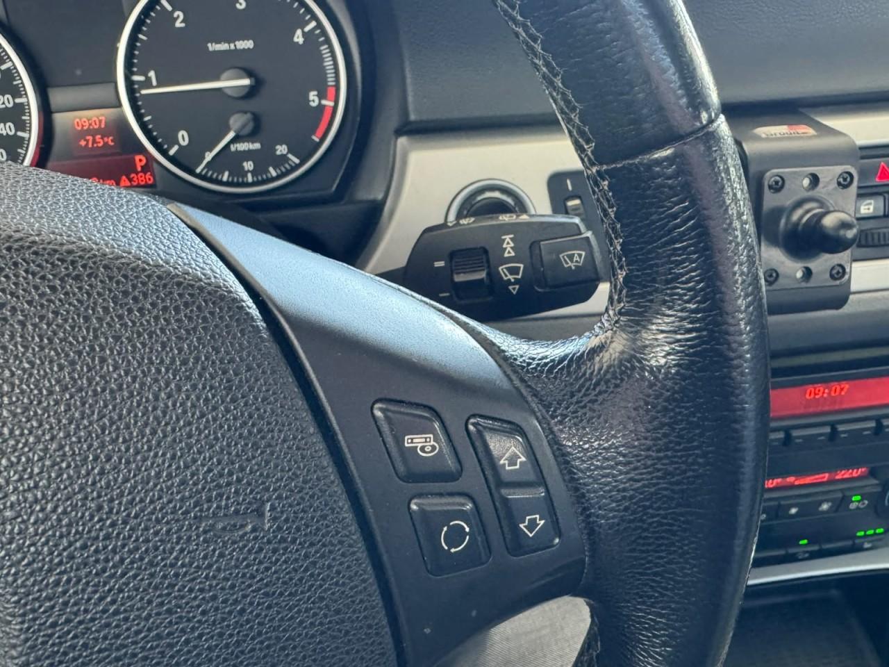 BMW 320 2009 — photo 12