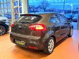 Kia Rio Attract - Kia Rio Attract mit Benzin-Antrieb