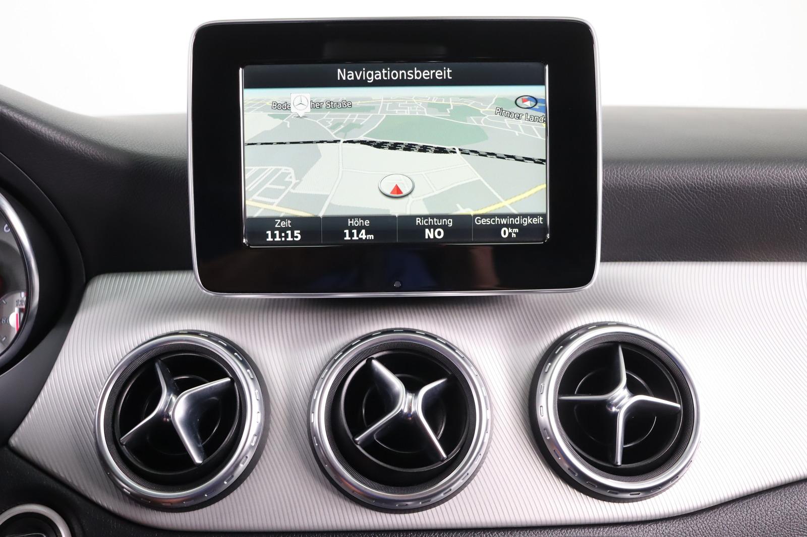Mercedes-Benz GLA 200 Score * Bi- Xenon * Navi * SHZ *