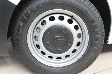 Fahrzeugabbildung Citroën Jumpy BlueHDi 100 XL Lang / L3