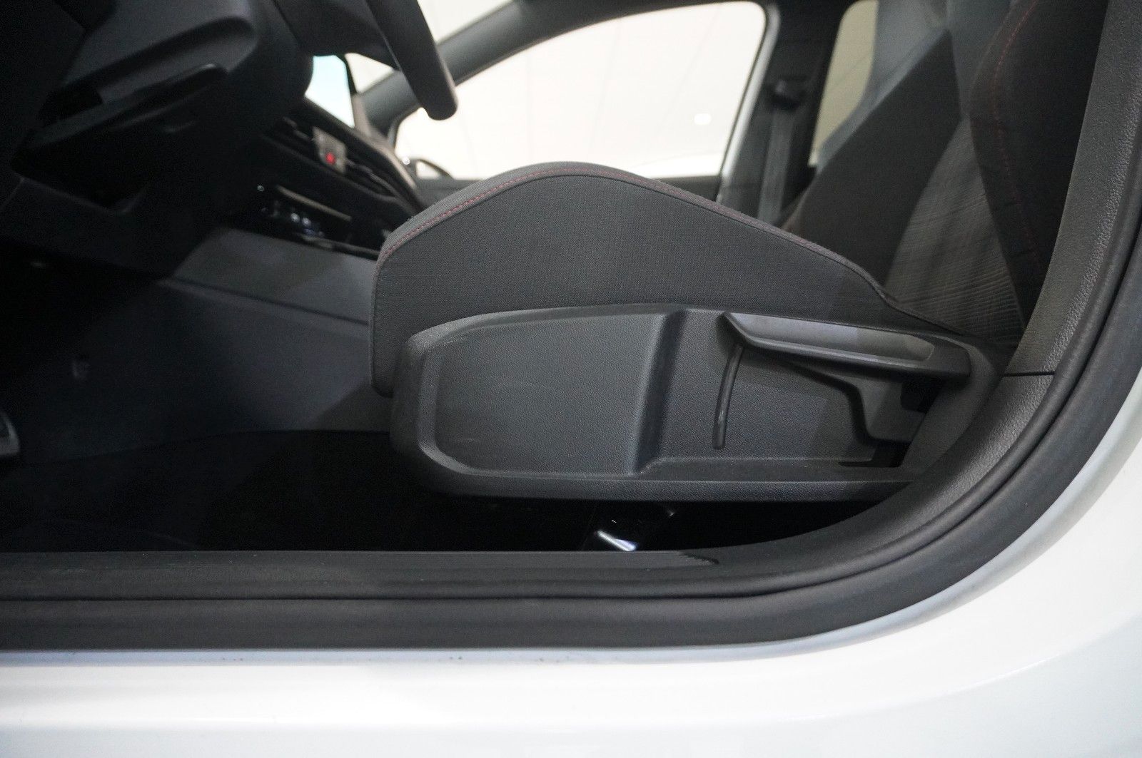 Fahrzeugabbildung Volkswagen Golf VIII Lim. 2.0 TSI GTI DSG NAVI/LED/KAMERA