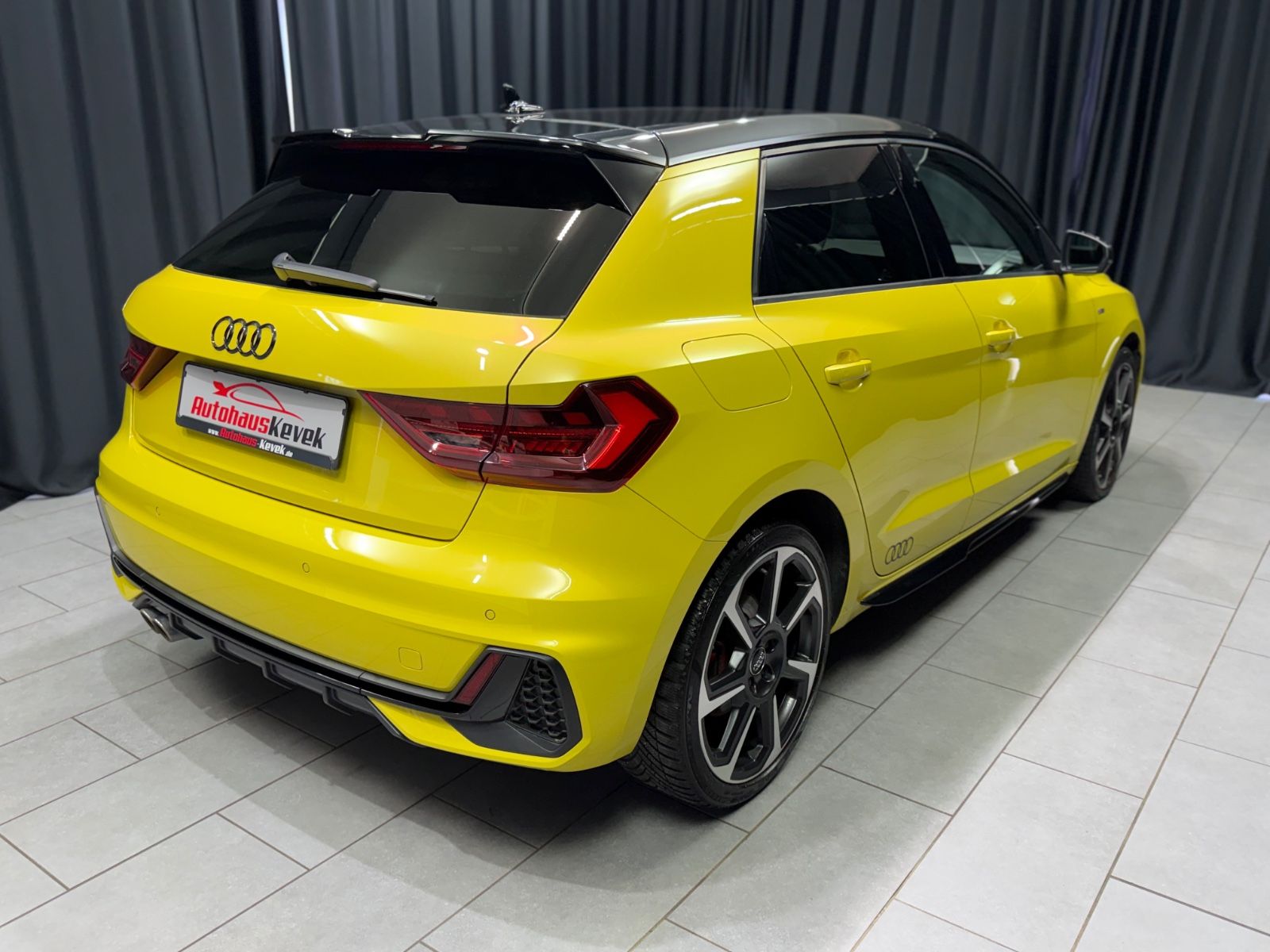 Fahrzeugabbildung Audi A1 Sportback 40 TFSI edition one|3xS-LINE|DSG|