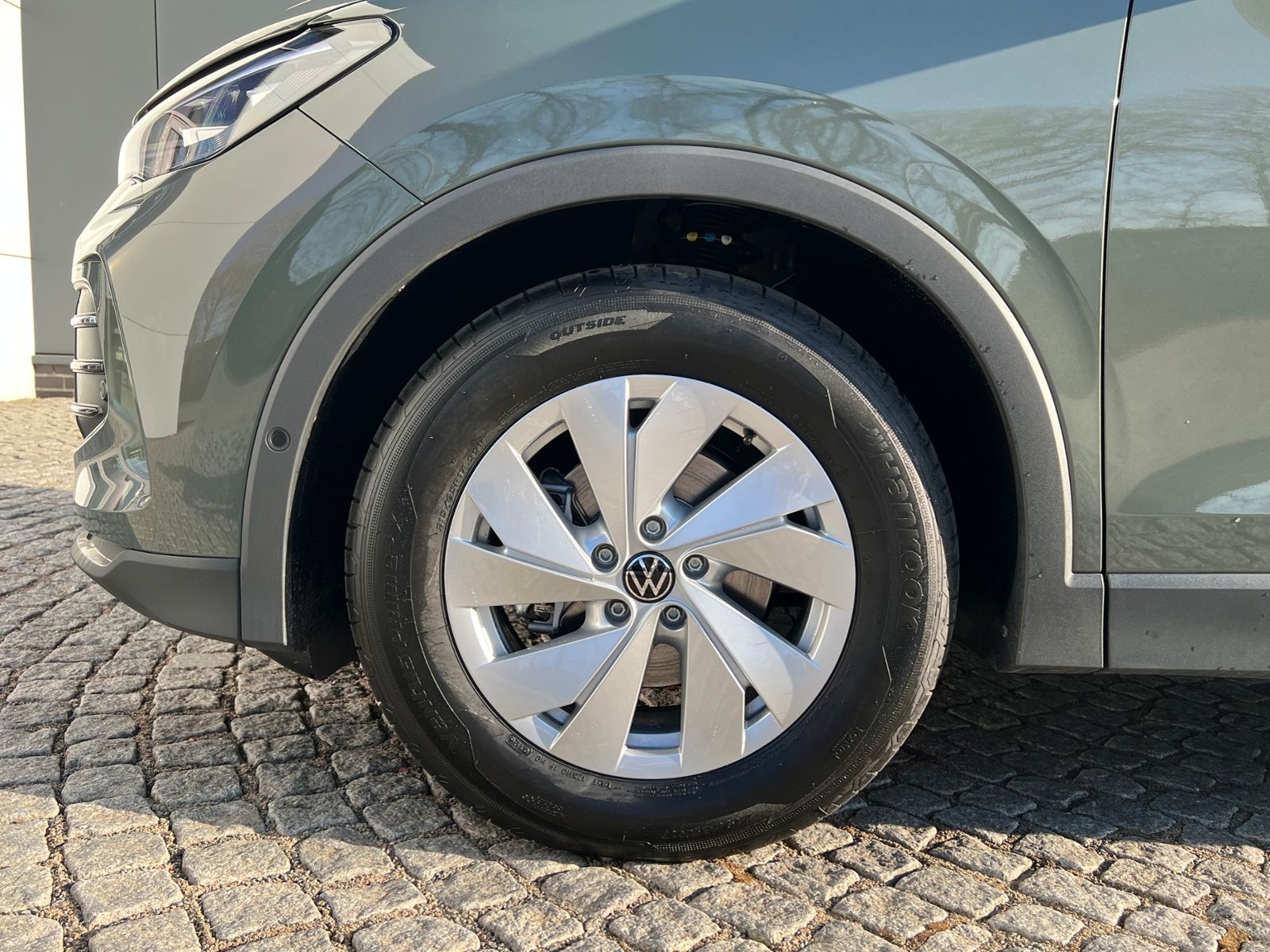 Fahrzeugabbildung Volkswagen Tiguan LIFE 1.5 eTSI DSG *AHK, LED Plus, Kamera,