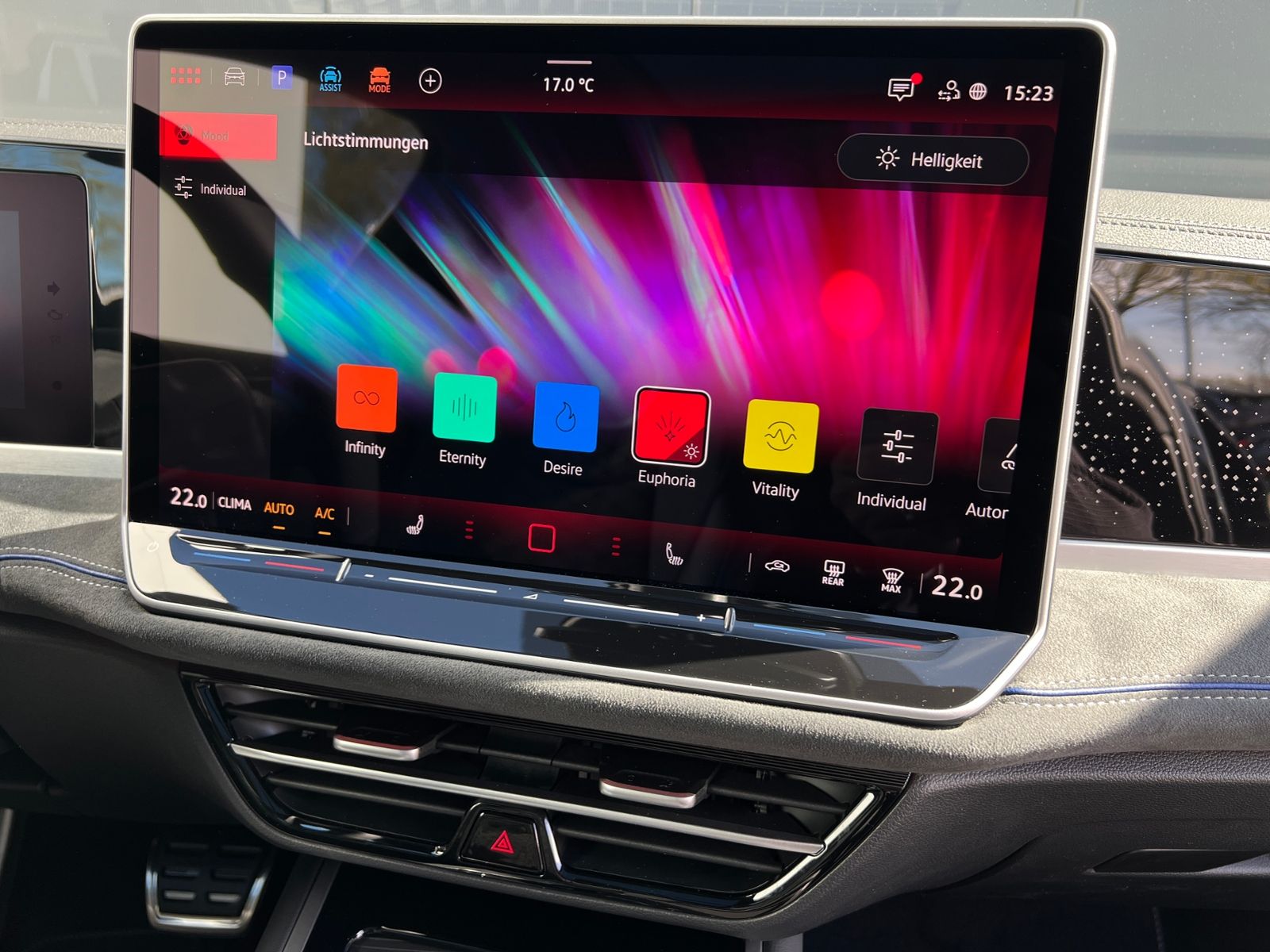 Fahrzeugabbildung Volkswagen Passat Variant R-Line 2.0 TDI DSG 4MOTION *AHK,