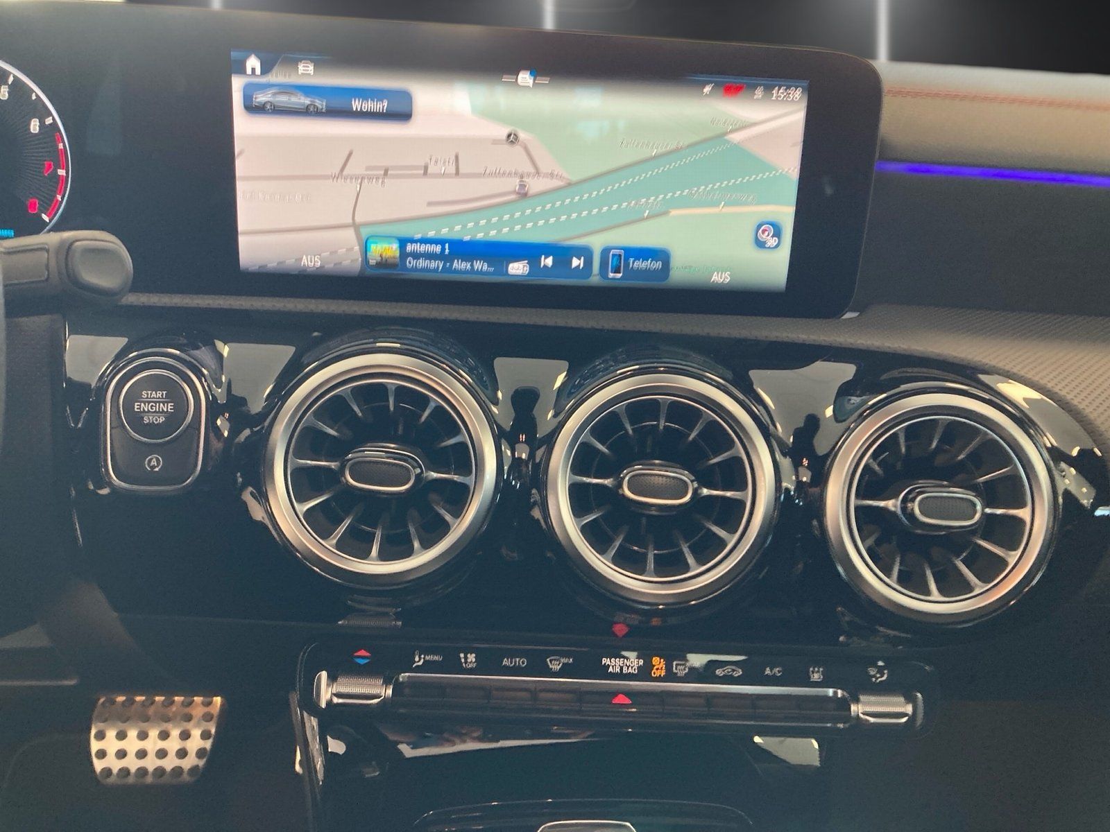 Fahrzeugabbildung Mercedes-Benz CLA 200 AMG Adv.*Pano*STDHZG*LED*Kamera*Carpaly*