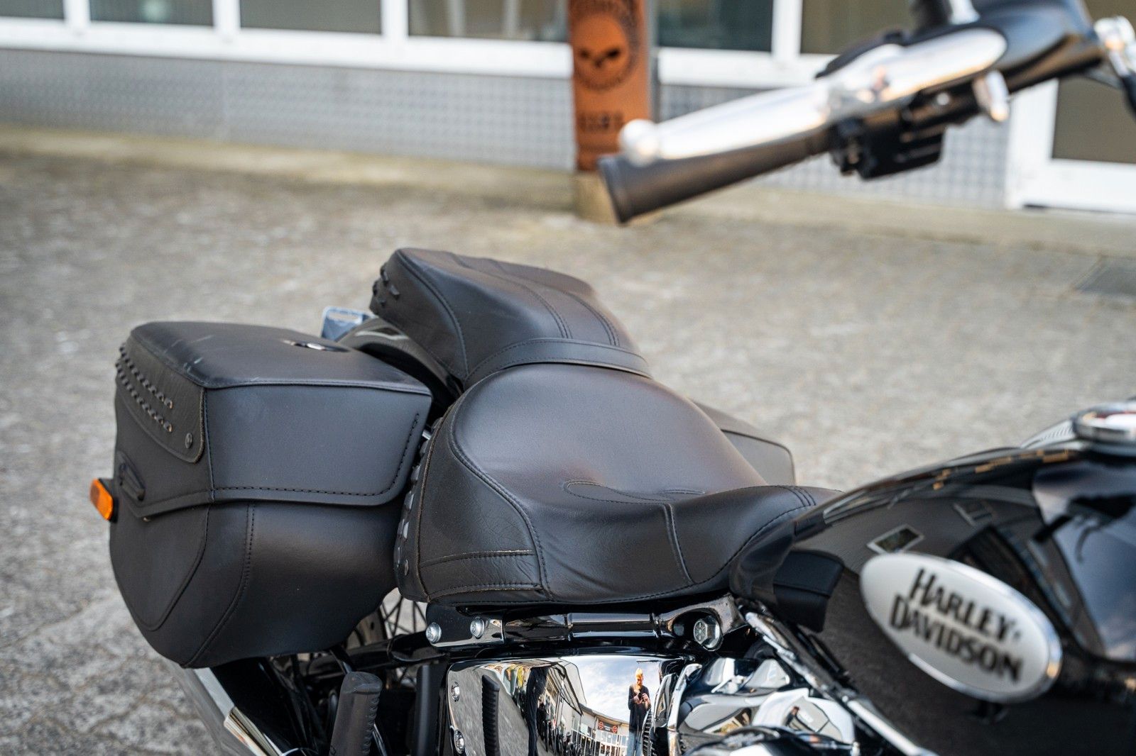 Fahrzeugabbildung Harley-Davidson Softail Heritage FLHCS 114 CUI -NEUWERTIG -