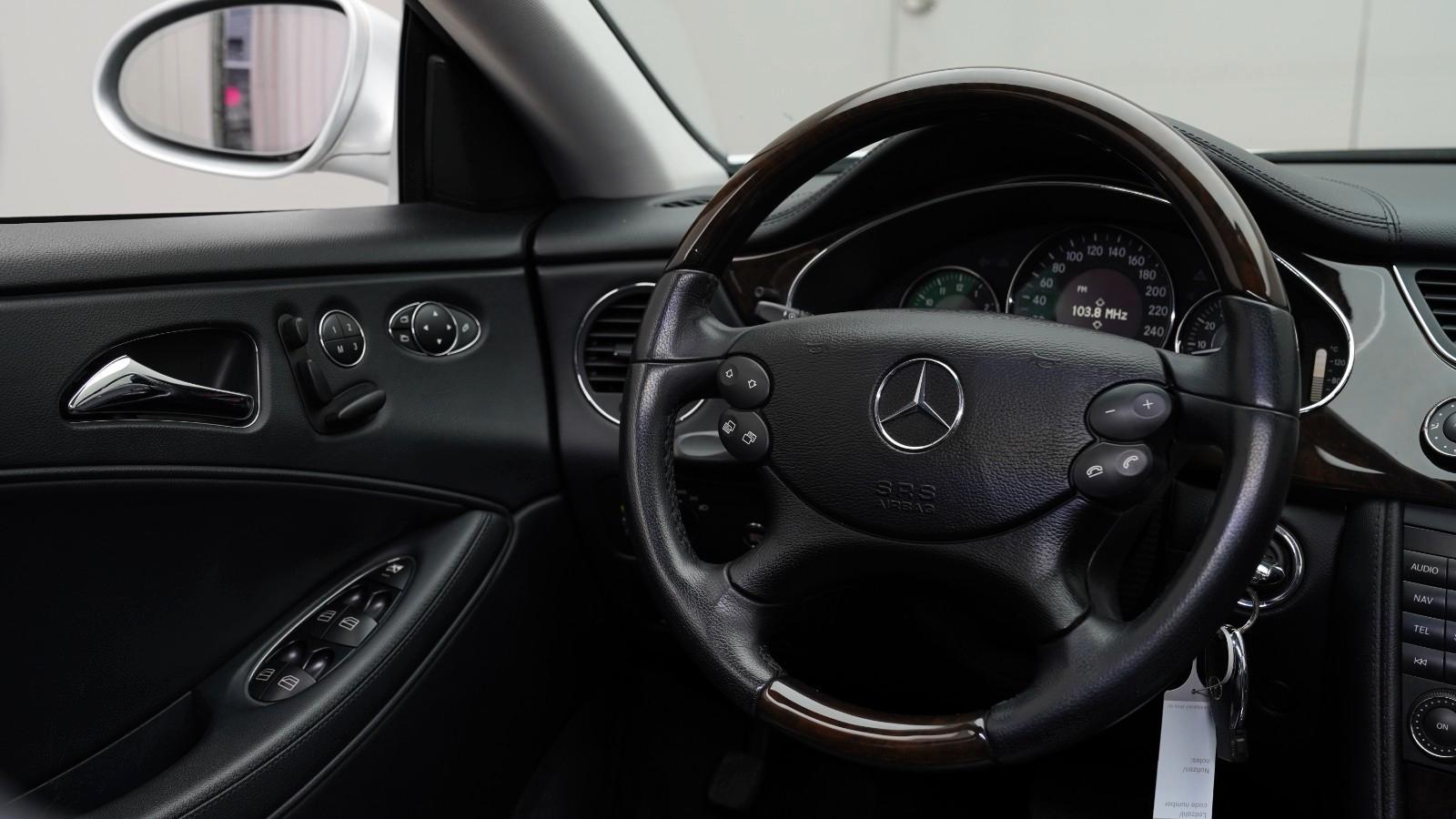 Mercedes-Benz CLS 350 CGI 3.5 V6 292 ch • BVA • Harman Kardon • Cuir • Toit Ouvrant
