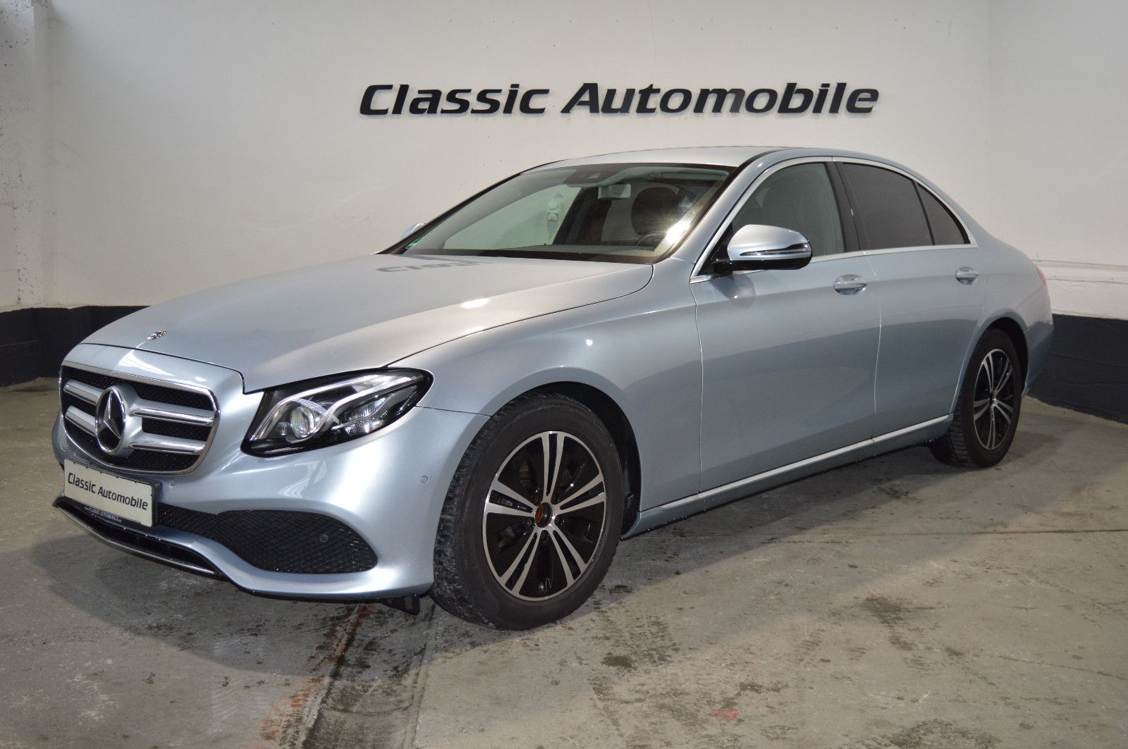 MERCEDES-BENZ E 220 Avantgarde *Widescreen Virtual Cockpit*