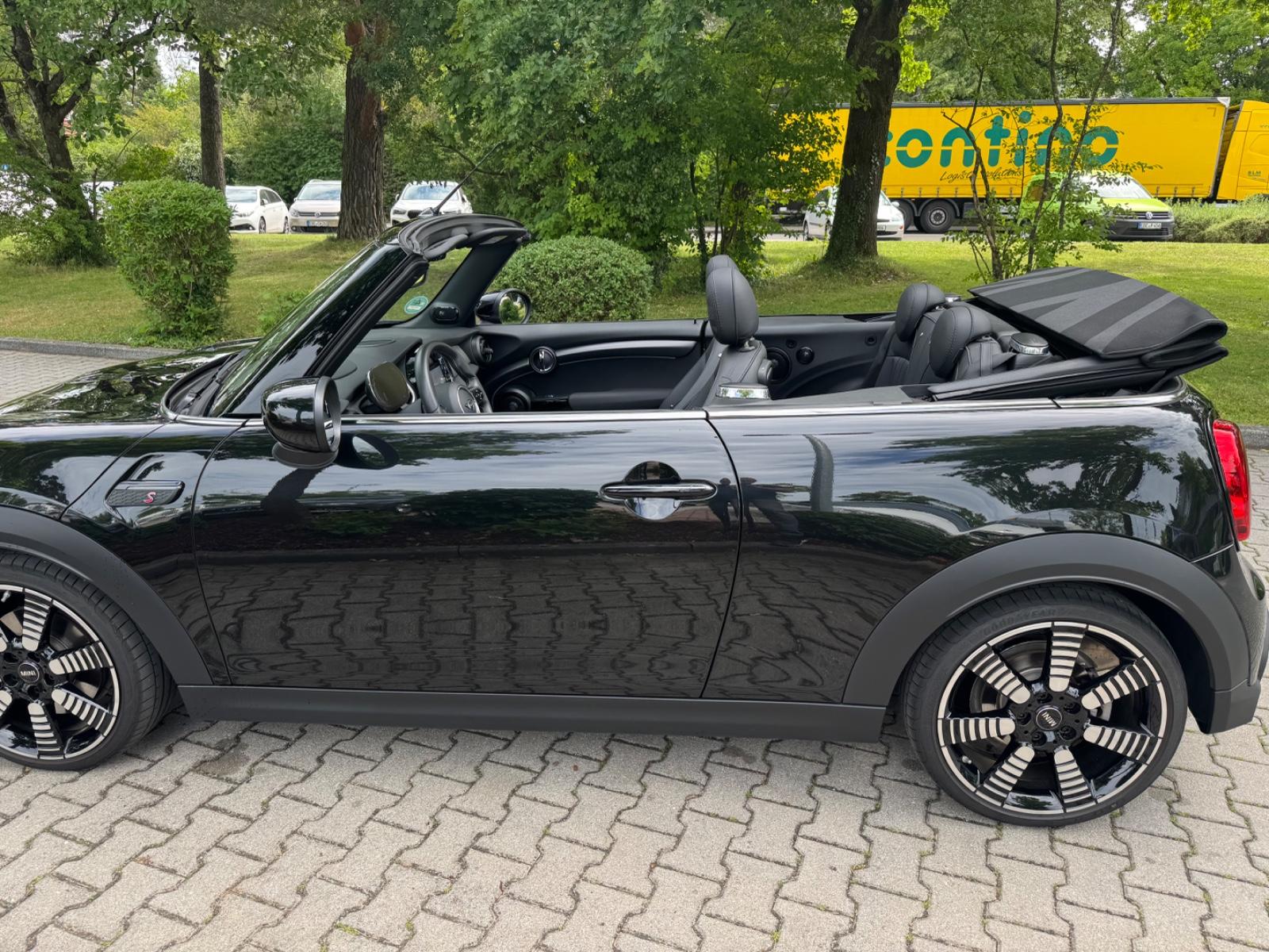 MINI Cabrio Cooper S MINI Yours TrimLederHeadUpKamera