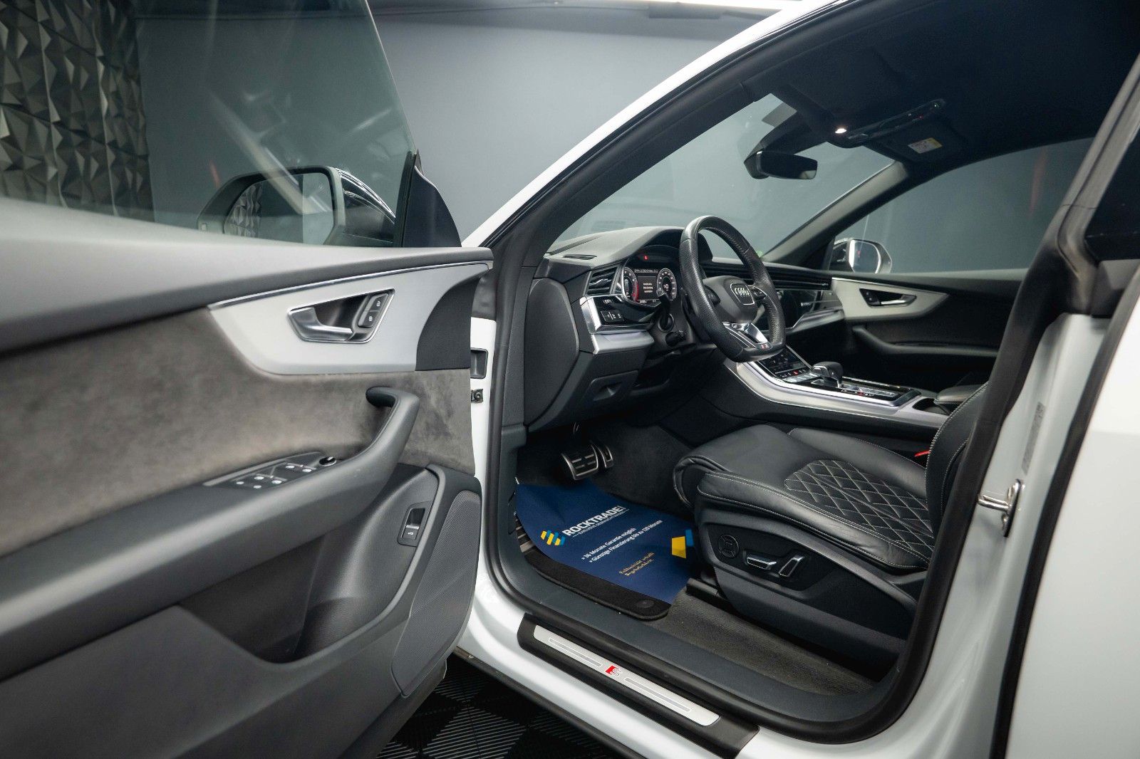 Fahrzeugabbildung Audi Q8 55 TFSI quattro S-Line Plus *ACC*Head Up*22'