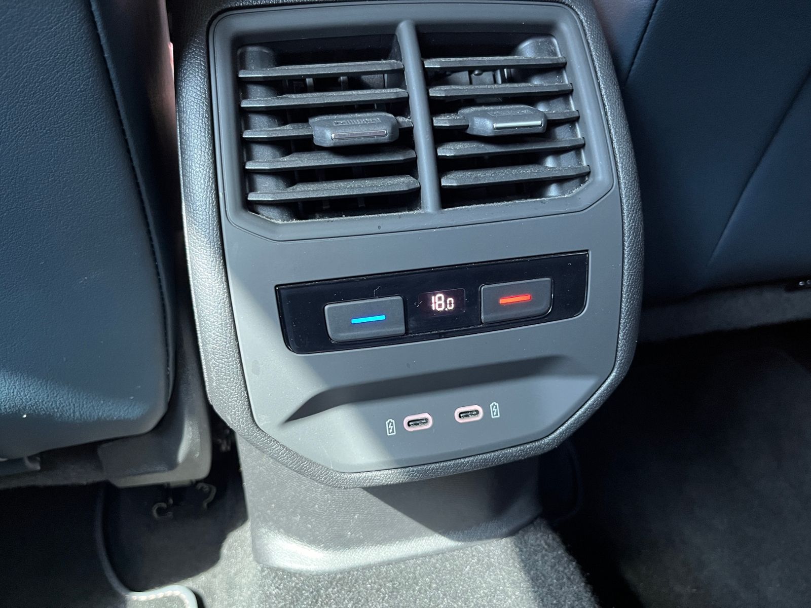 Fahrzeugabbildung CUPRA Formentor VZ 4Drive AHK PANO LEDER BEATS 19"