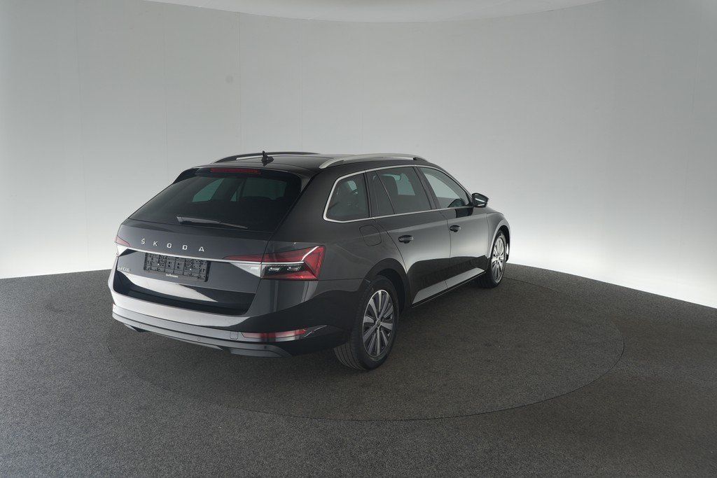 Skoda Superb Combi 2.0 TDI DSG Style AHK Navi ACC imagem 2