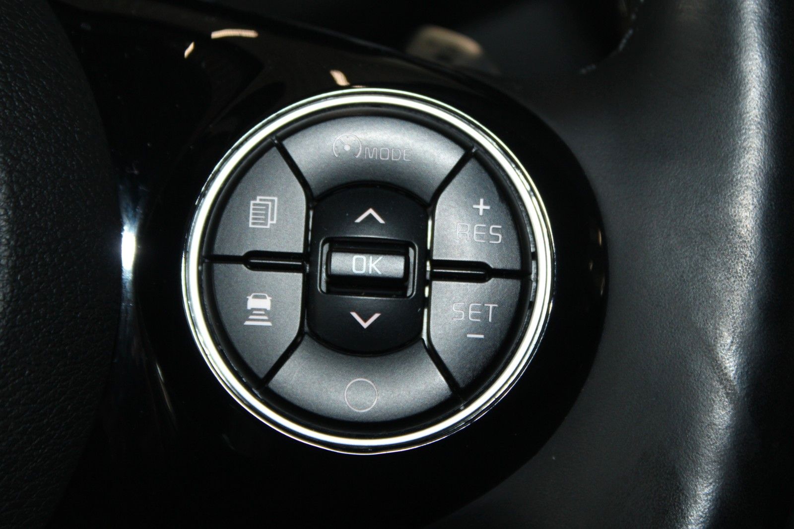 Fahrzeugabbildung Kia e-Soul 150kW Vision Wärmepumpe OnBoardLader uvm.