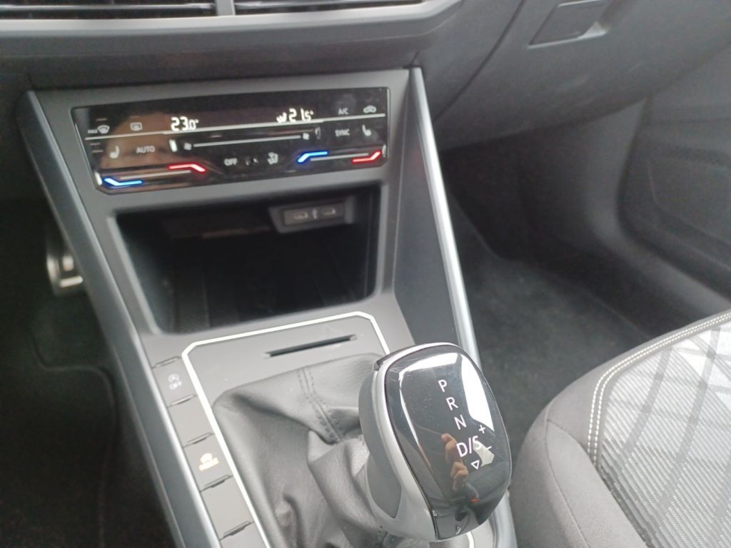 Fahrzeugabbildung Volkswagen Polo 1.0 TSI DSG R-Line ACC, Climatronic,Navi,SH