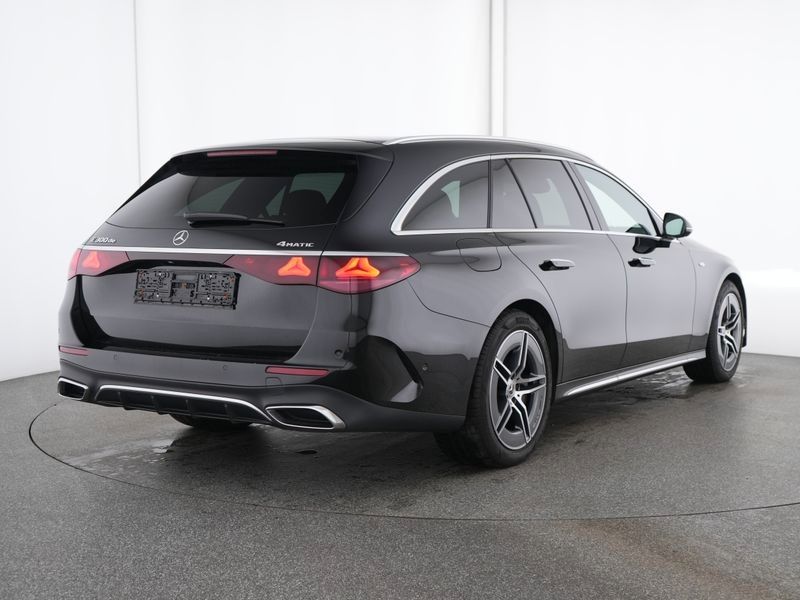 Fahrzeugabbildung Mercedes-Benz E 300 T de 4M AMG Pano+AirM+SKLIMA+FahrassisPlus