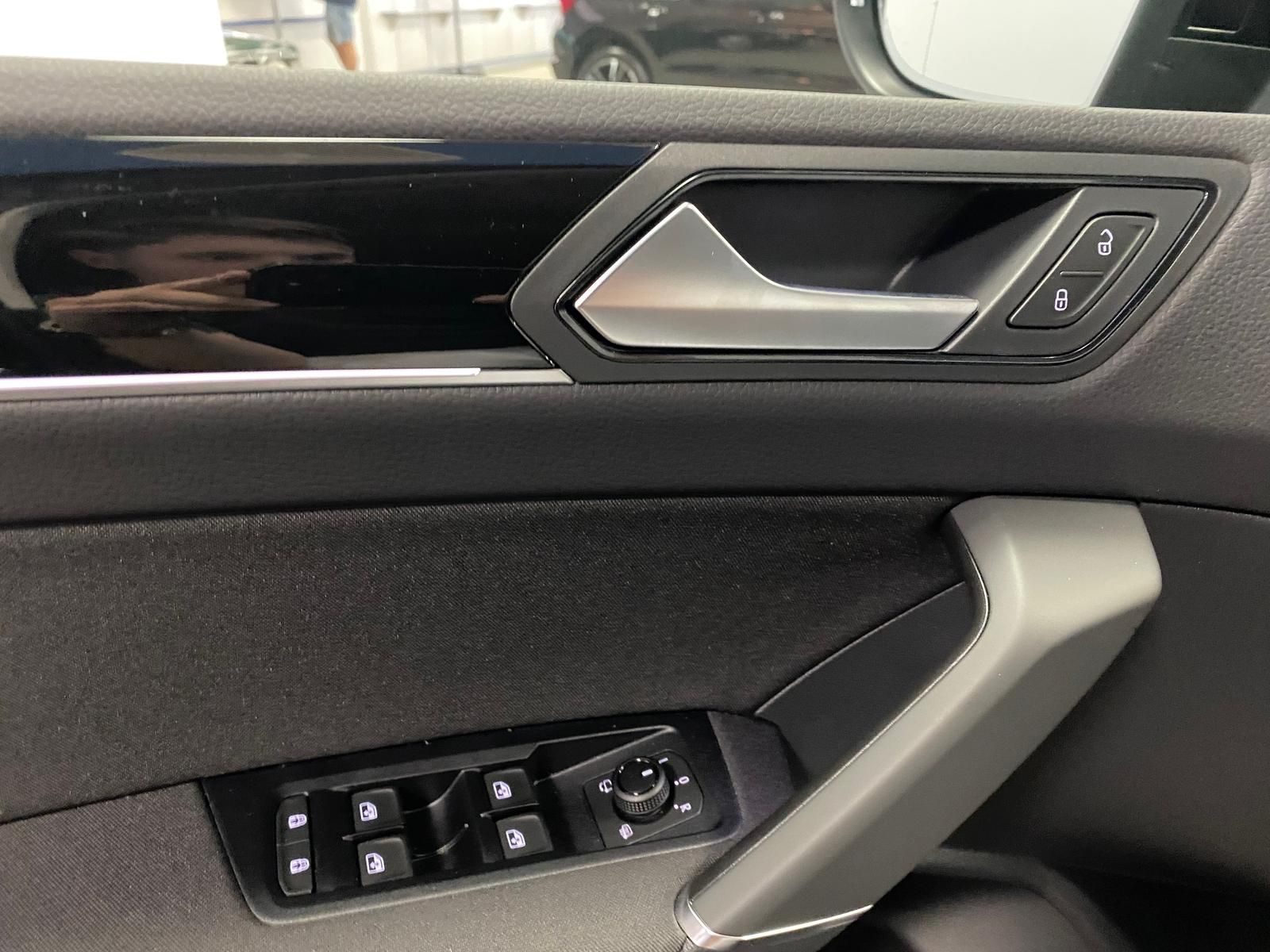 Fahrzeugabbildung Volkswagen Touran 1.5 TSI Comfortline+MATRIX+ACC+TOTWINKEL+