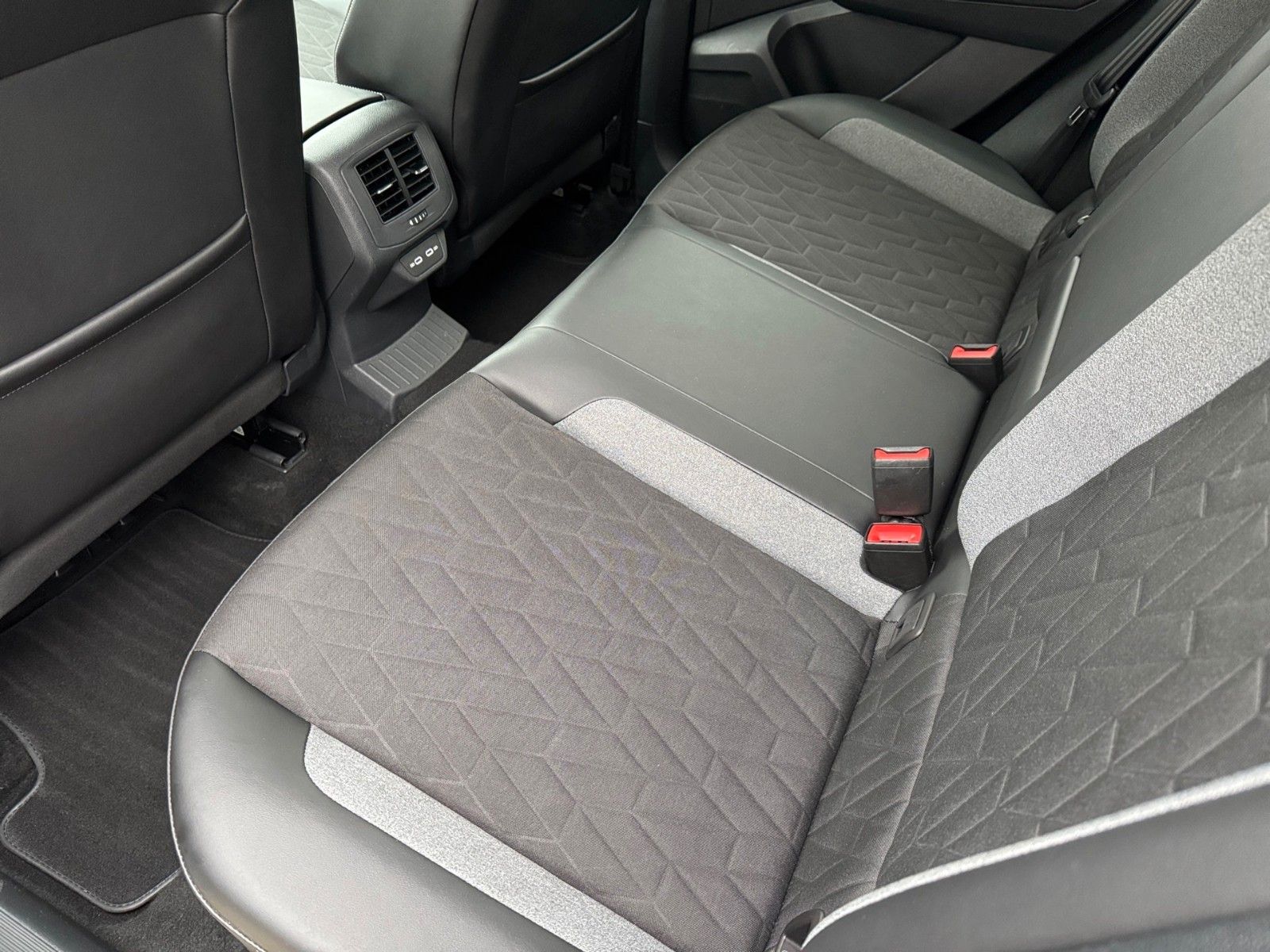 Fahrzeugabbildung Volkswagen T-Roc Life GOAL 1.0 TSI