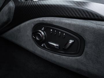 2022 Aston Martin V8 VANTAGE 缩略图 32