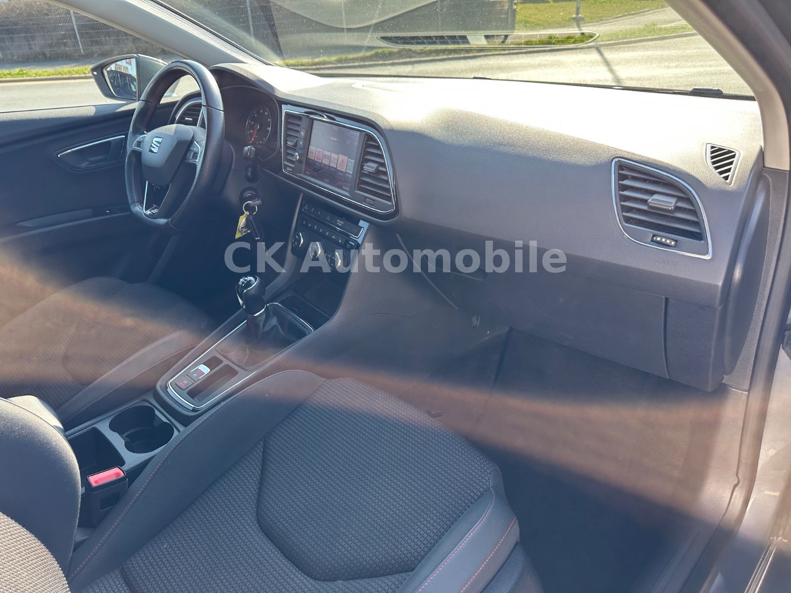 Fahrzeugabbildung SEAT Leon ST 1.5 TSI FR/Navi/Klima/LED/Tempomat/PDC