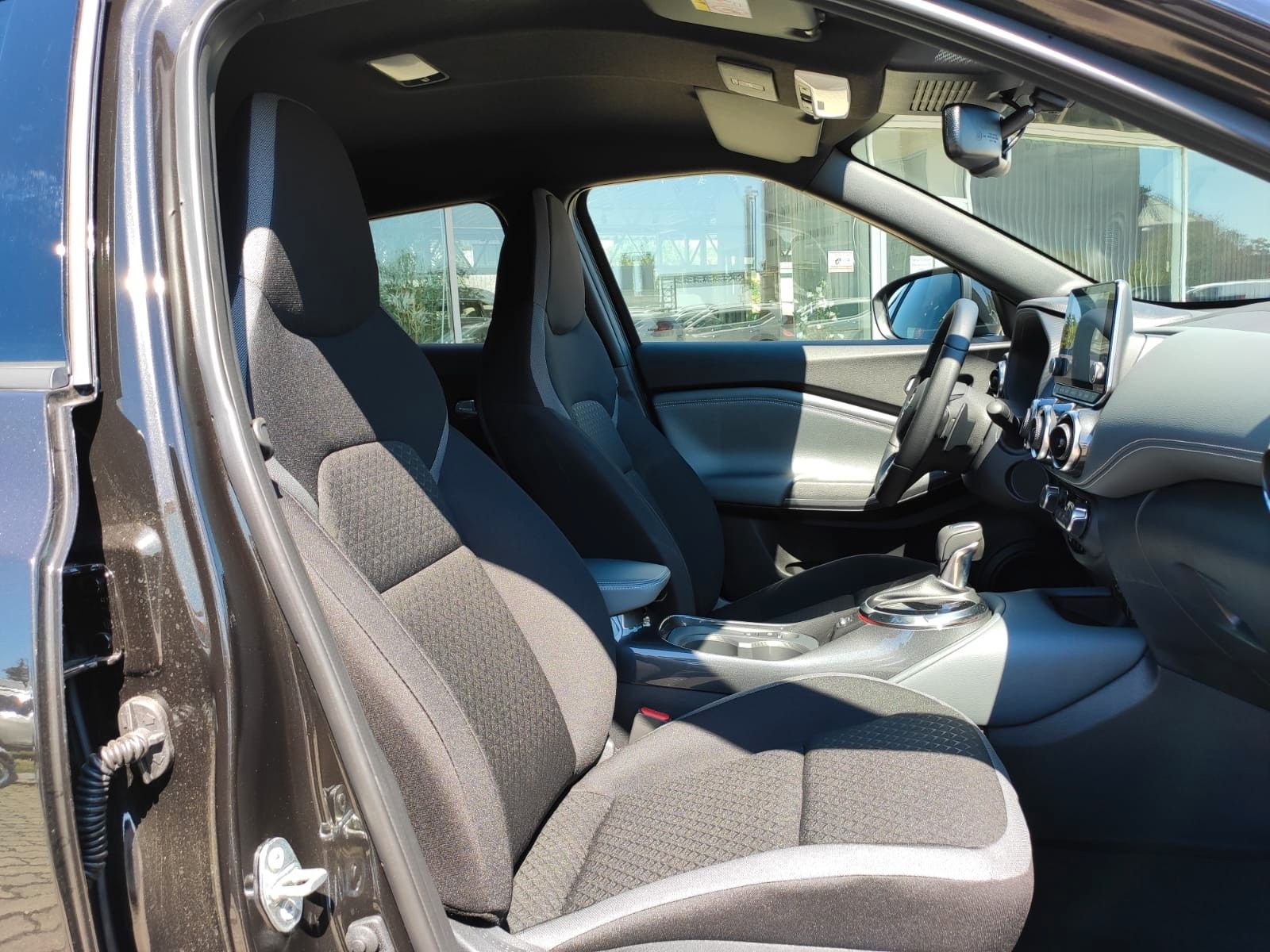 Fahrzeugabbildung Nissan Juke 1.0 DIG-T DCT N-CONNECTA FRONTSCHEIBENHEIZ.