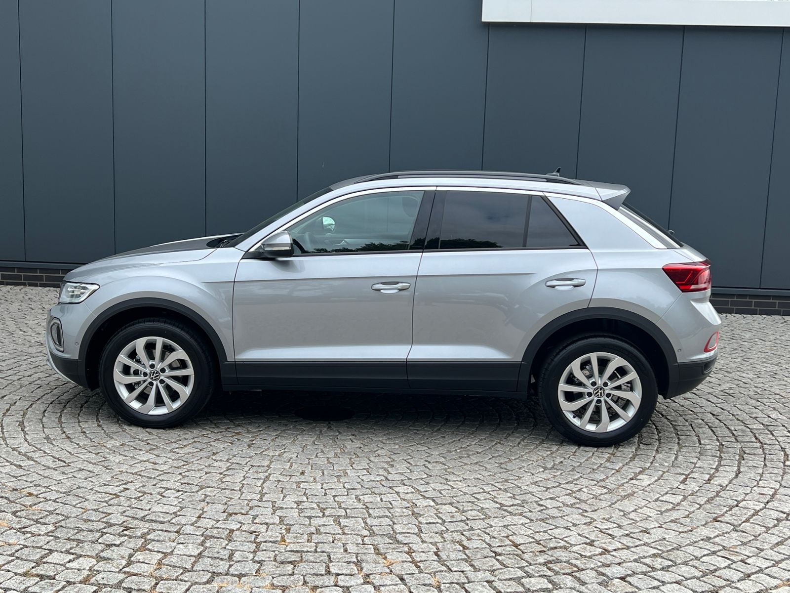 Fahrzeugabbildung Volkswagen T-Roc Life 1.0 TSI *LED, ACC, Kamera, 17''-LM*