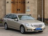 Mercedes-Benz E 220 E T-Modell E 220 CDI BlueEfficiency*LEDER* - Mercedes-Benz E 220: Kombi, Cdi