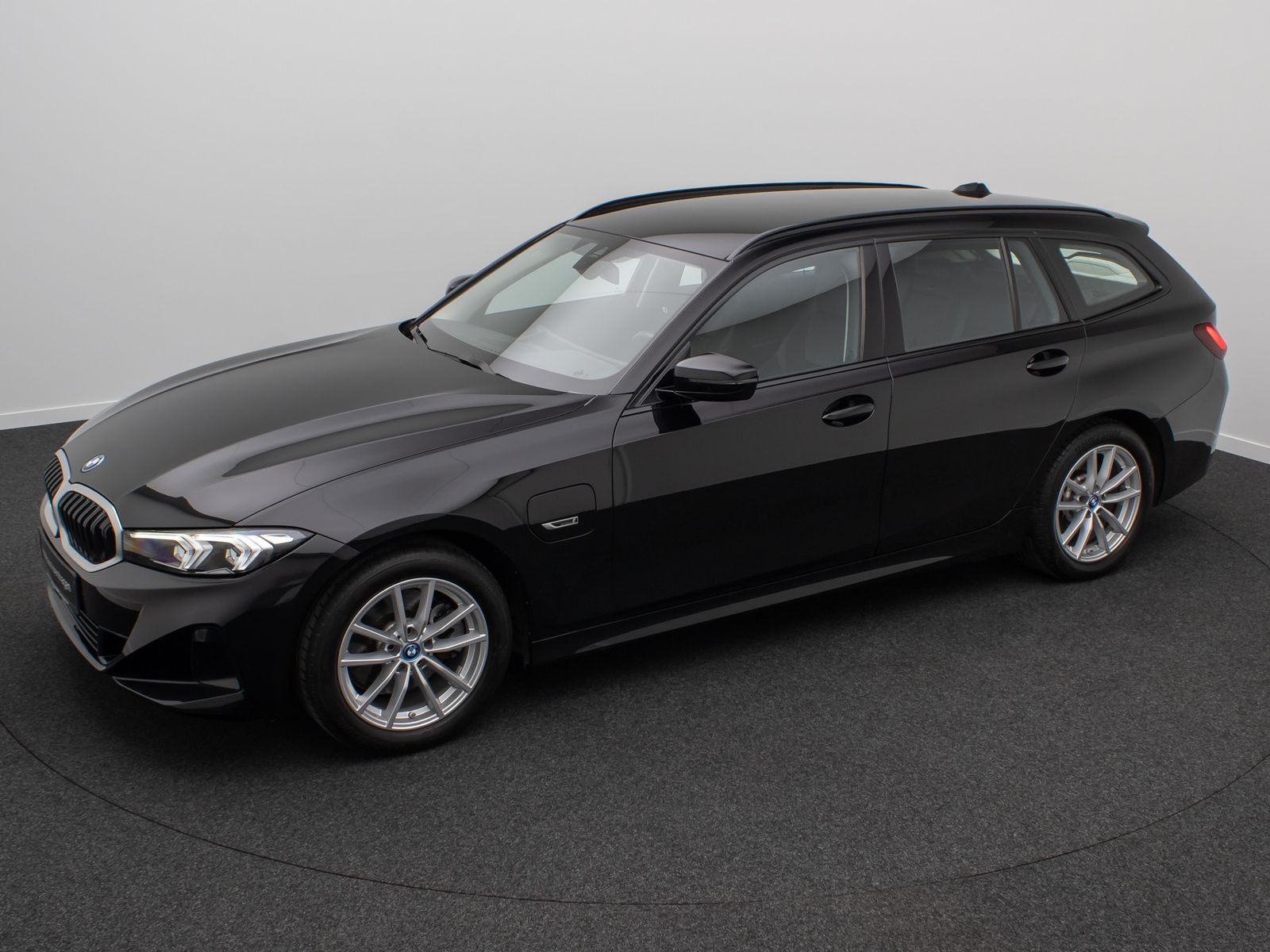 Fahrzeugabbildung BMW 330e DAB Widscreen Geschwindigkeitsreg Sport PDC