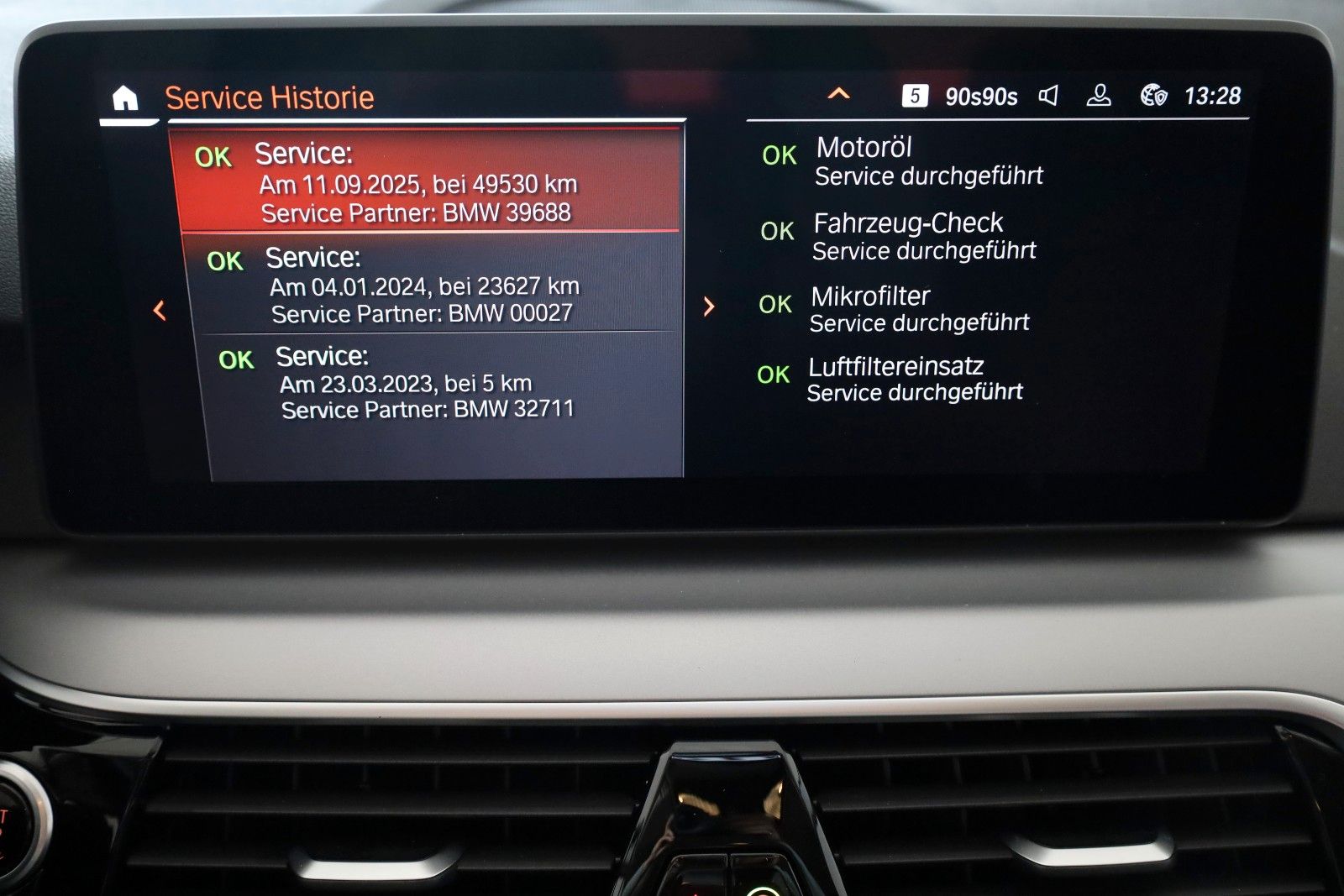 Fahrzeugabbildung BMW 520d xDrive Touring Leder,Navi,LED,Standheizung